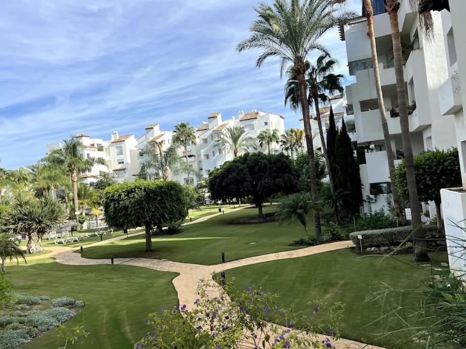 Costalita Beach Apartamento En Estepona Extérieur photo